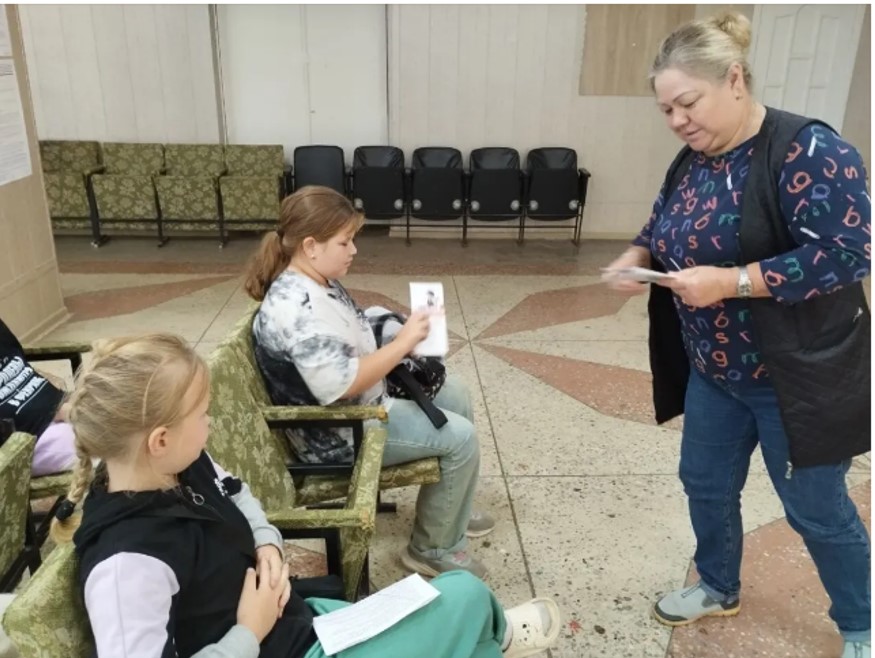 В ДК Подлесово специалист по социальной работе провела беседу с детьми и взрослыми о финансовой грамотности и безопасности для всей семьи