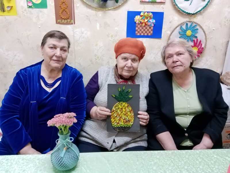 Занятие по изготовлению аппликации в технике квиллинг «Ананас»