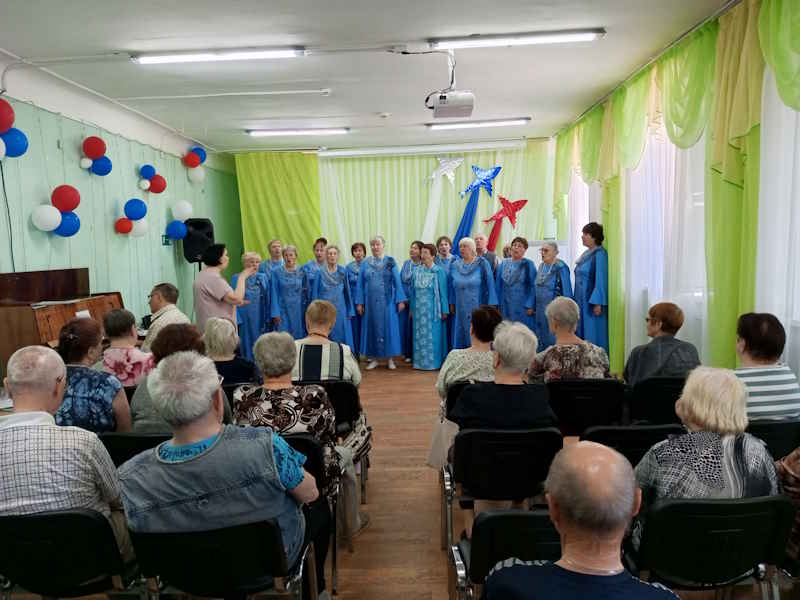 Выступление артистов Академического хора ветеранов ДК им. И.И. Лепсе